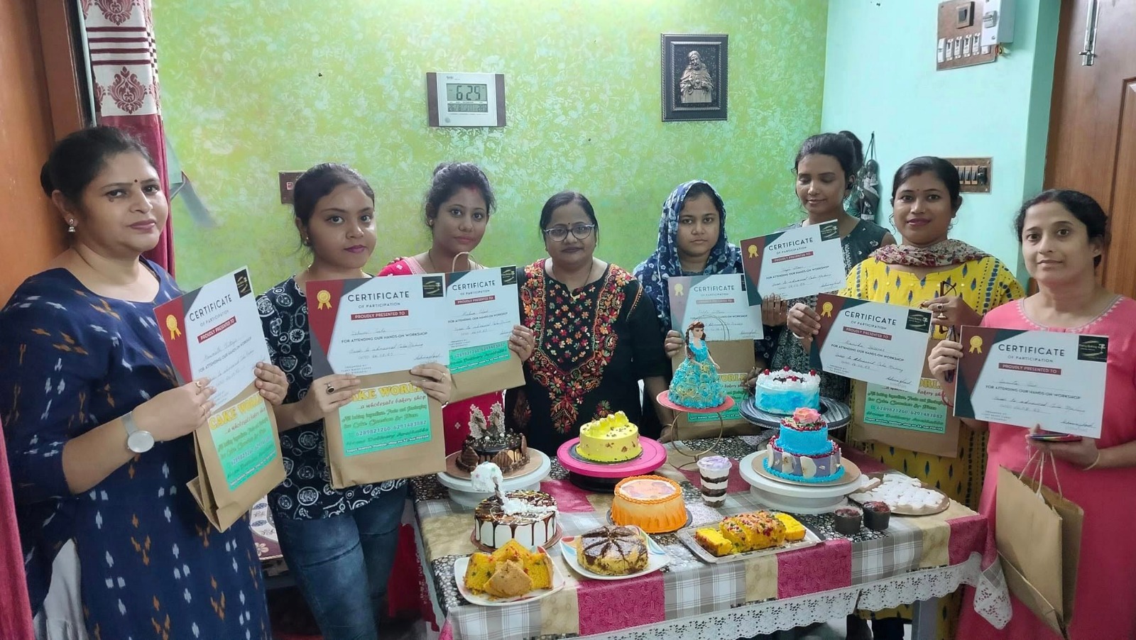 Flaky Bakey cake baking class — student's finished cakes, Hatiara Kolkata