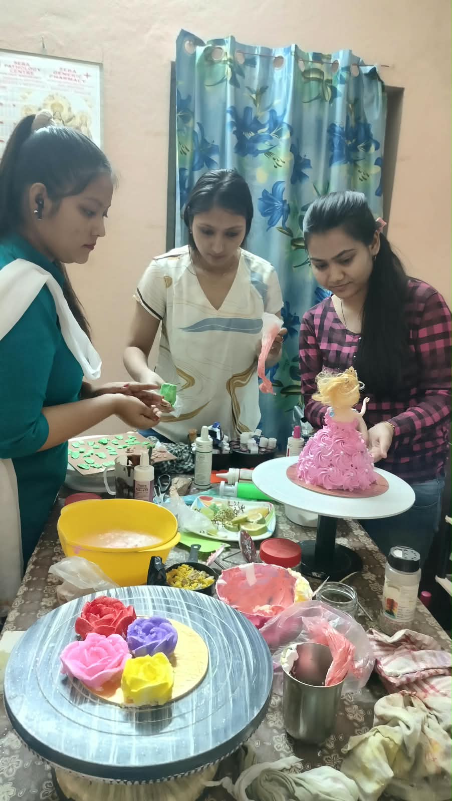 Flaky Bakey cake baking class certificates, students and hands-on practice in Kolkata